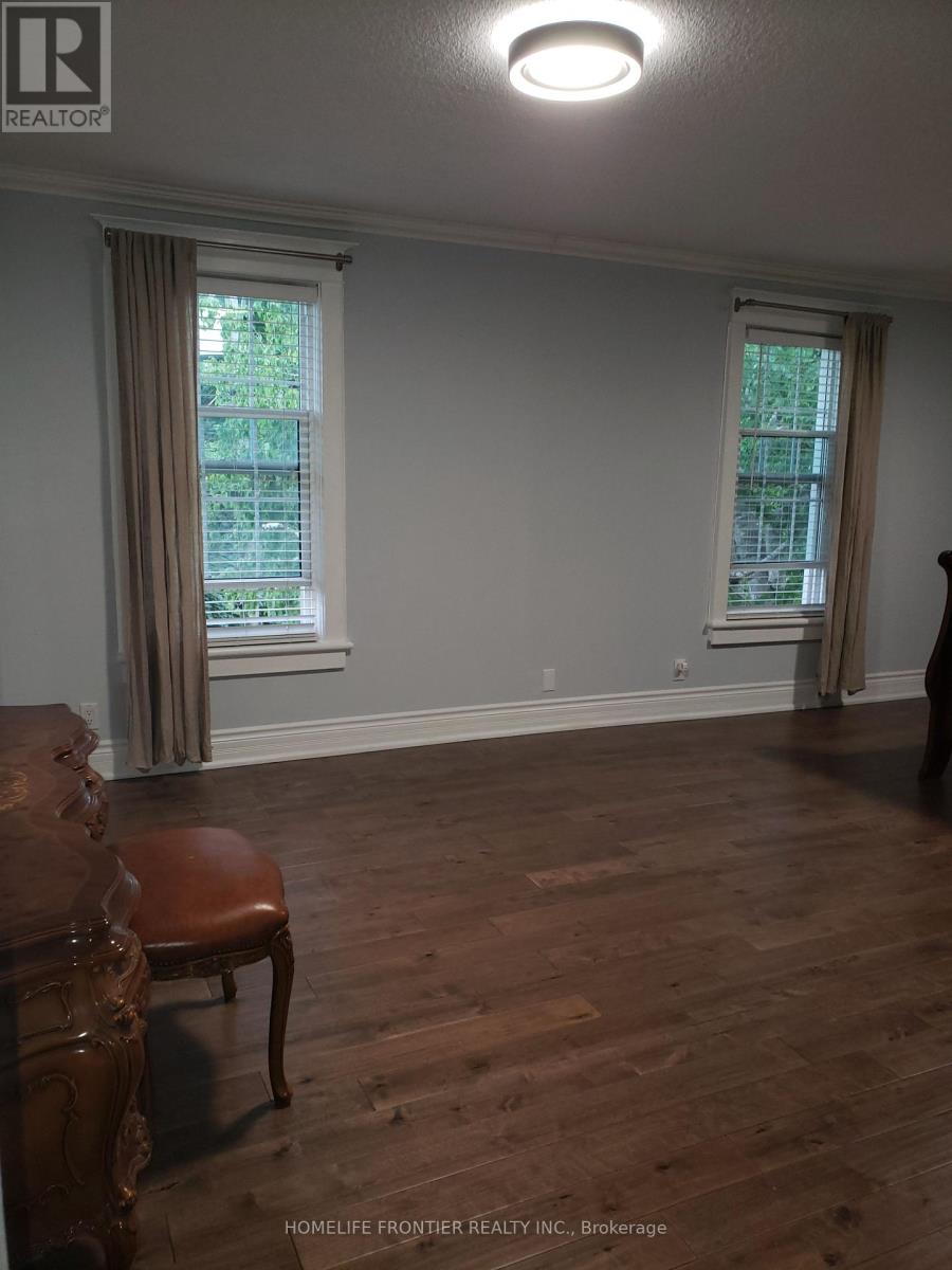 81 Centre Street E Property Photo 4