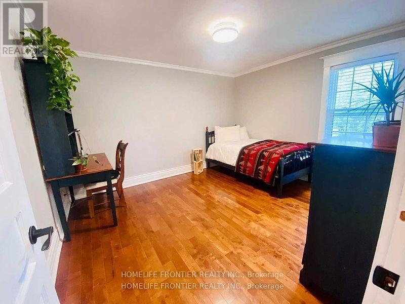 81 Centre Street E Property Photo 8