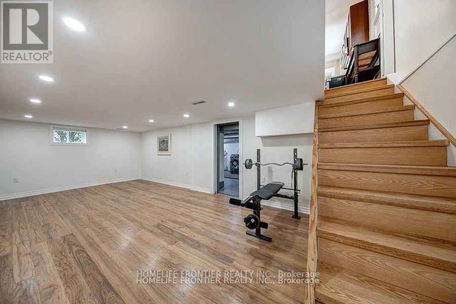 81 Centre Street E Property Photo 11