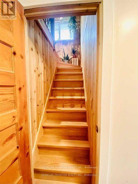 81 Centre Street E Property Photo 14