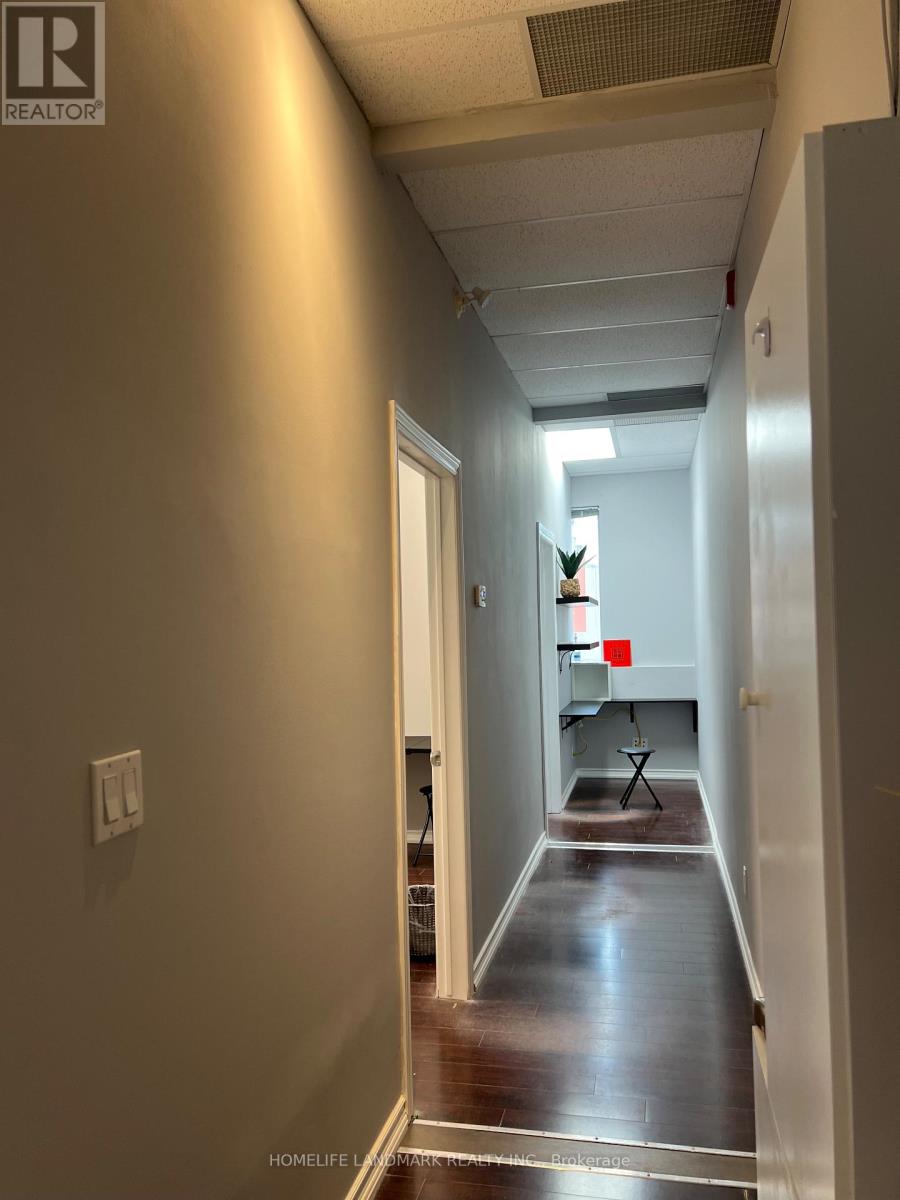2093 - 28 South Unionville Avenue Property Photo 8