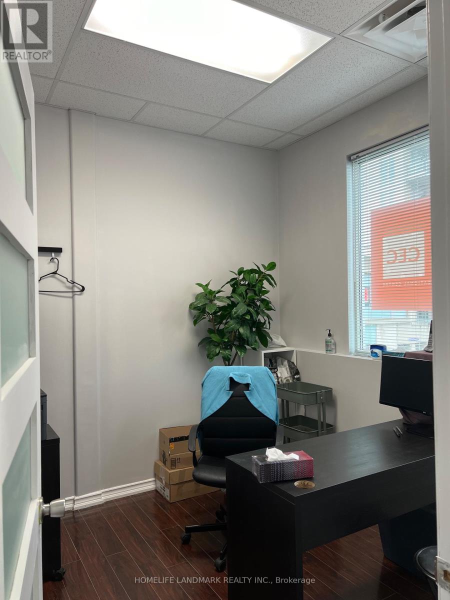 2093 - 28 South Unionville Avenue Property Photo 13