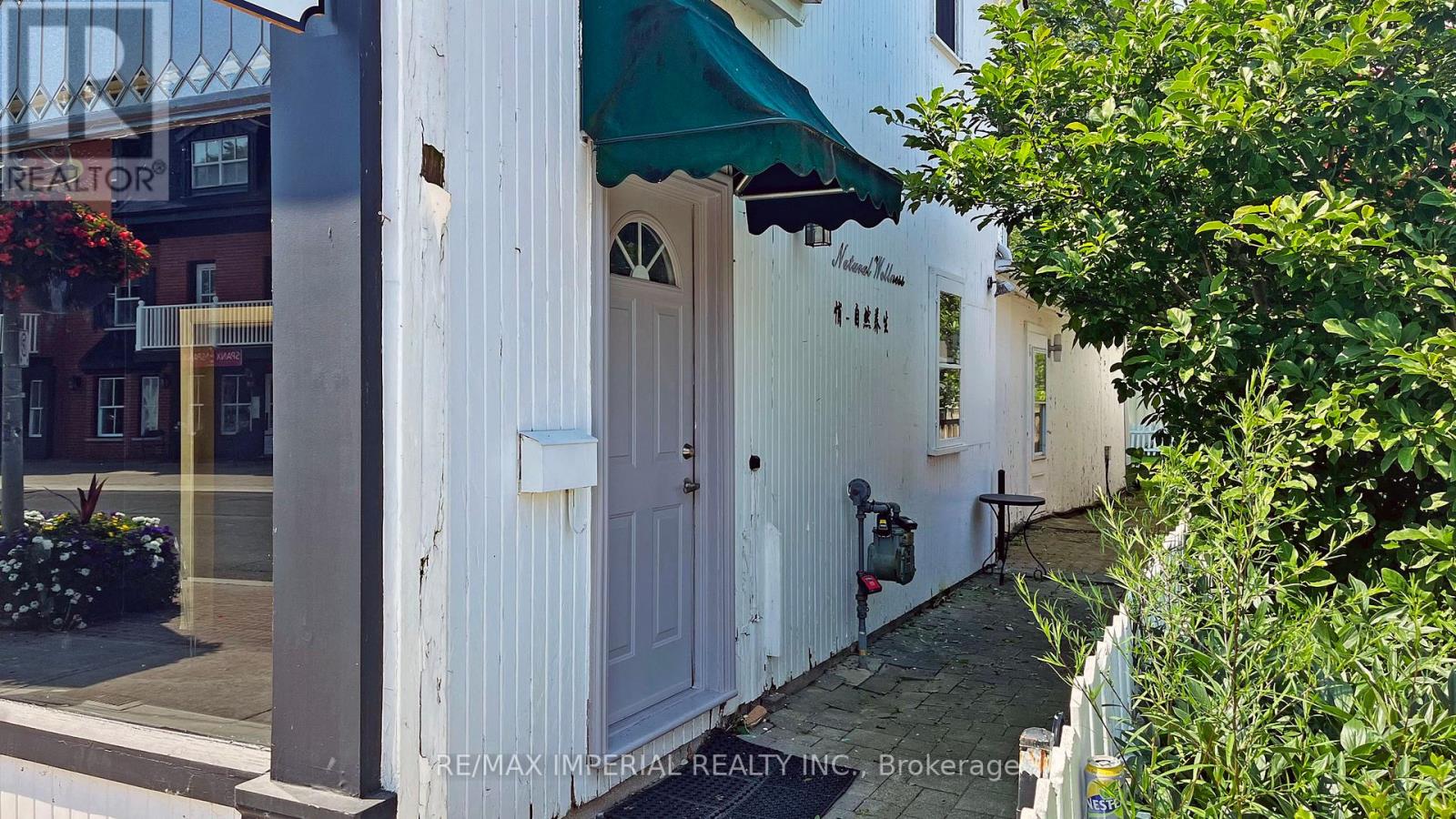 156 Main St Unionville Property Photo 10