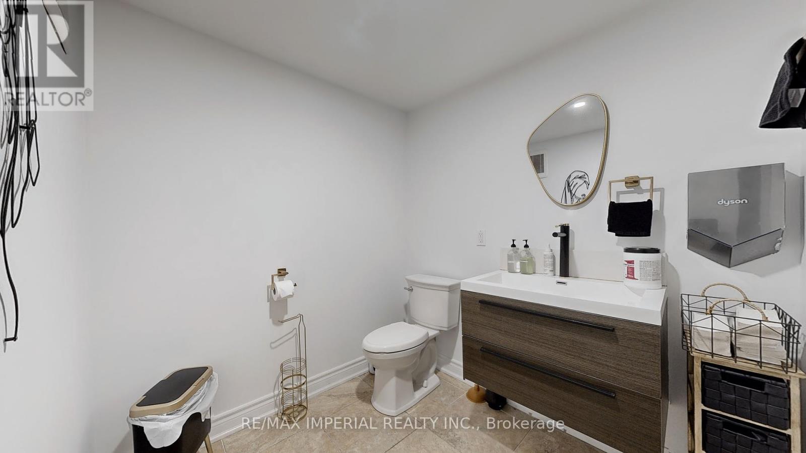 156 Main St Unionville Property Photo 26