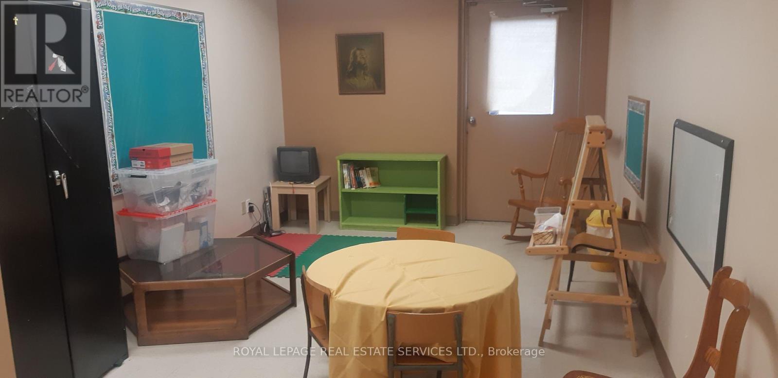 37 - 9100 Jane Street Property Photo 5