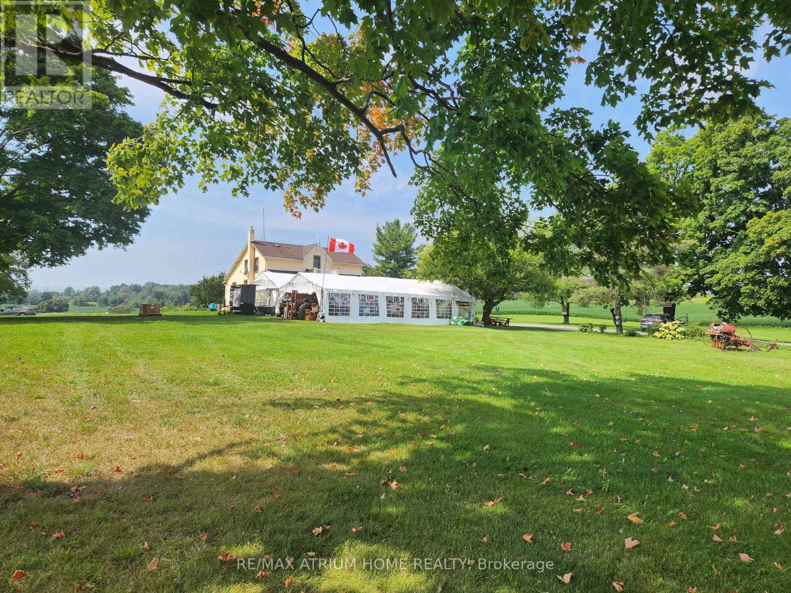 3378 Yonge Street Property Photo 5