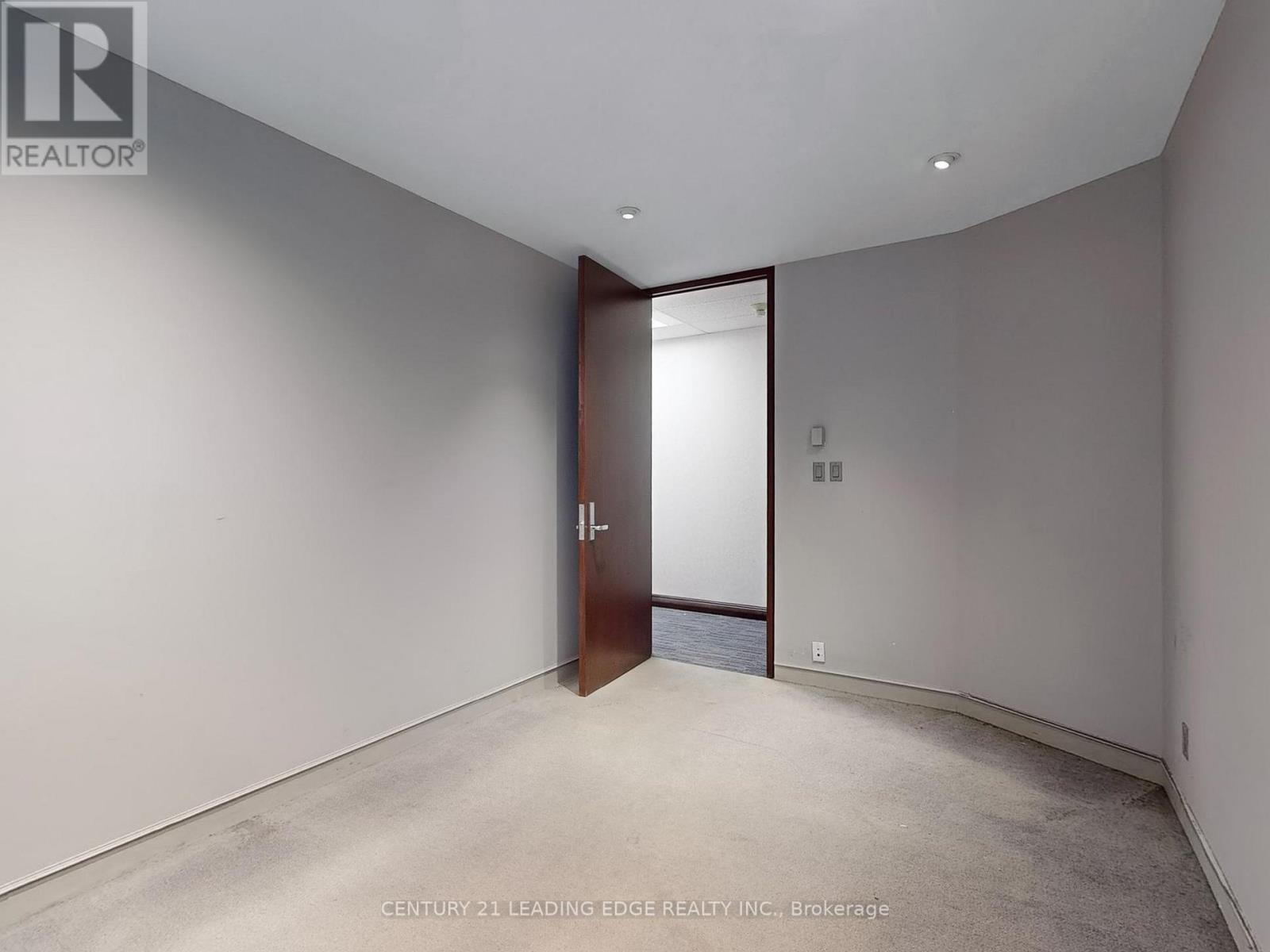 201 - 260 Town Centre Boulevard Property Photo 14