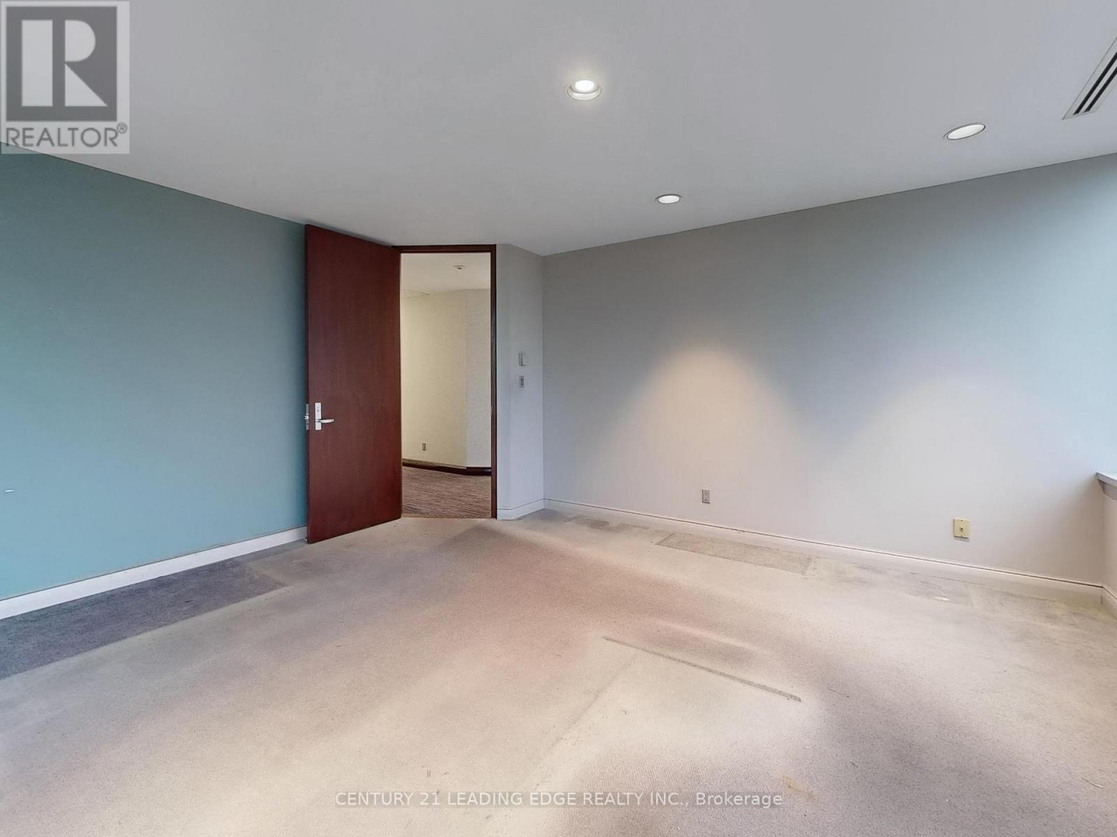 201 - 260 Town Centre Boulevard Property Photo 18