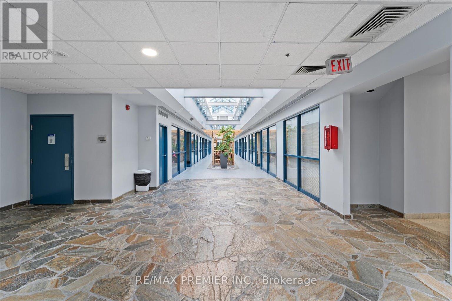 222 - 8901 Woodbine Avenue Property Photo 3