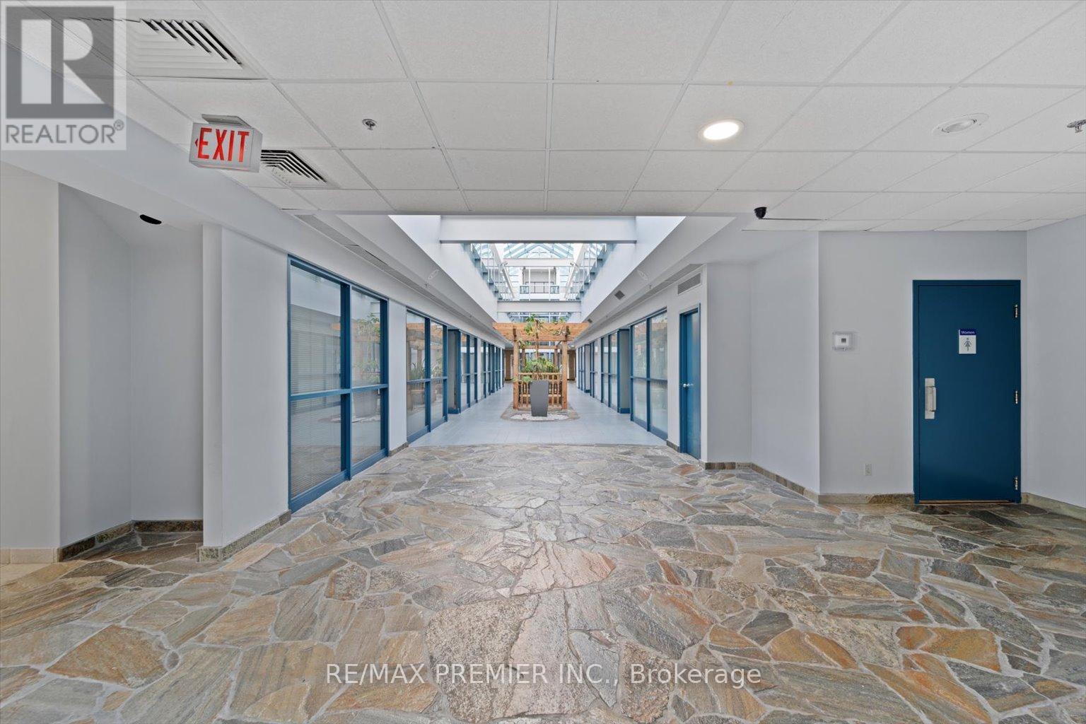 222 - 8901 Woodbine Avenue Property Photo 4