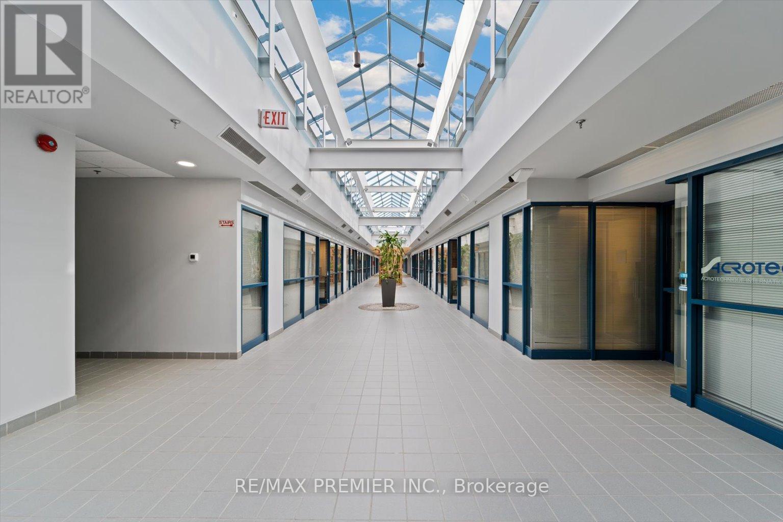 222 - 8901 Woodbine Avenue Property Photo 5