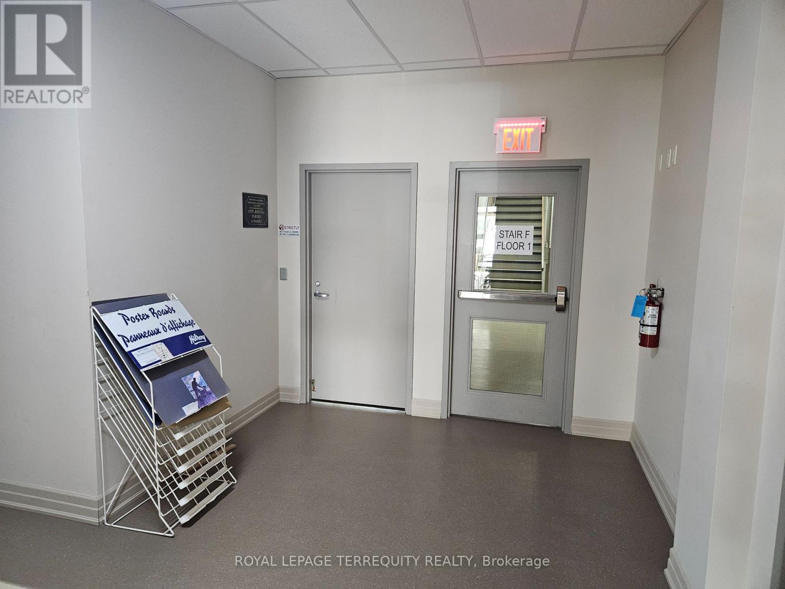 Room C - 9333 Woodbine Avenue Property Photo 3
