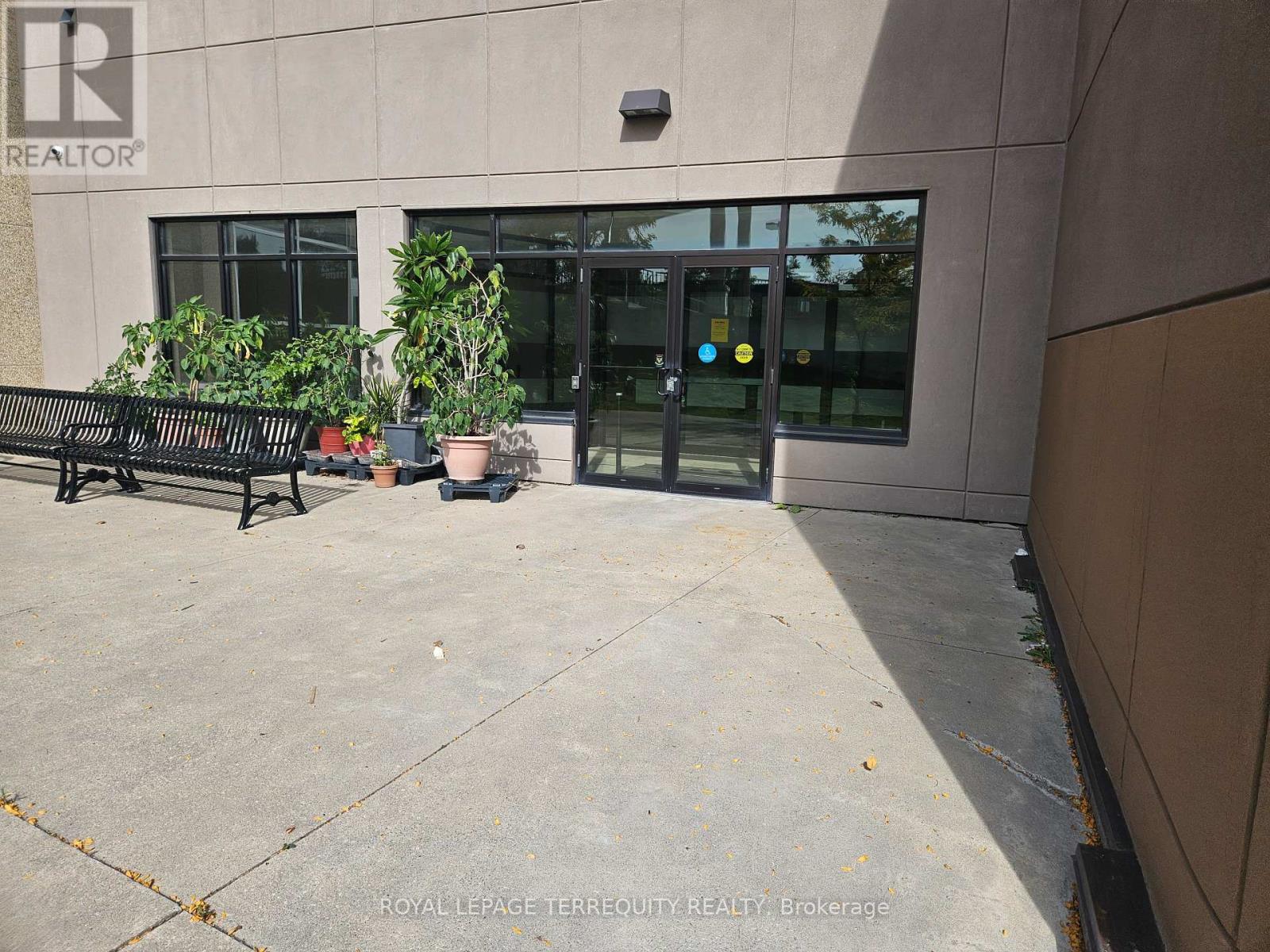 Room C - 9333 Woodbine Avenue Property Photo 12