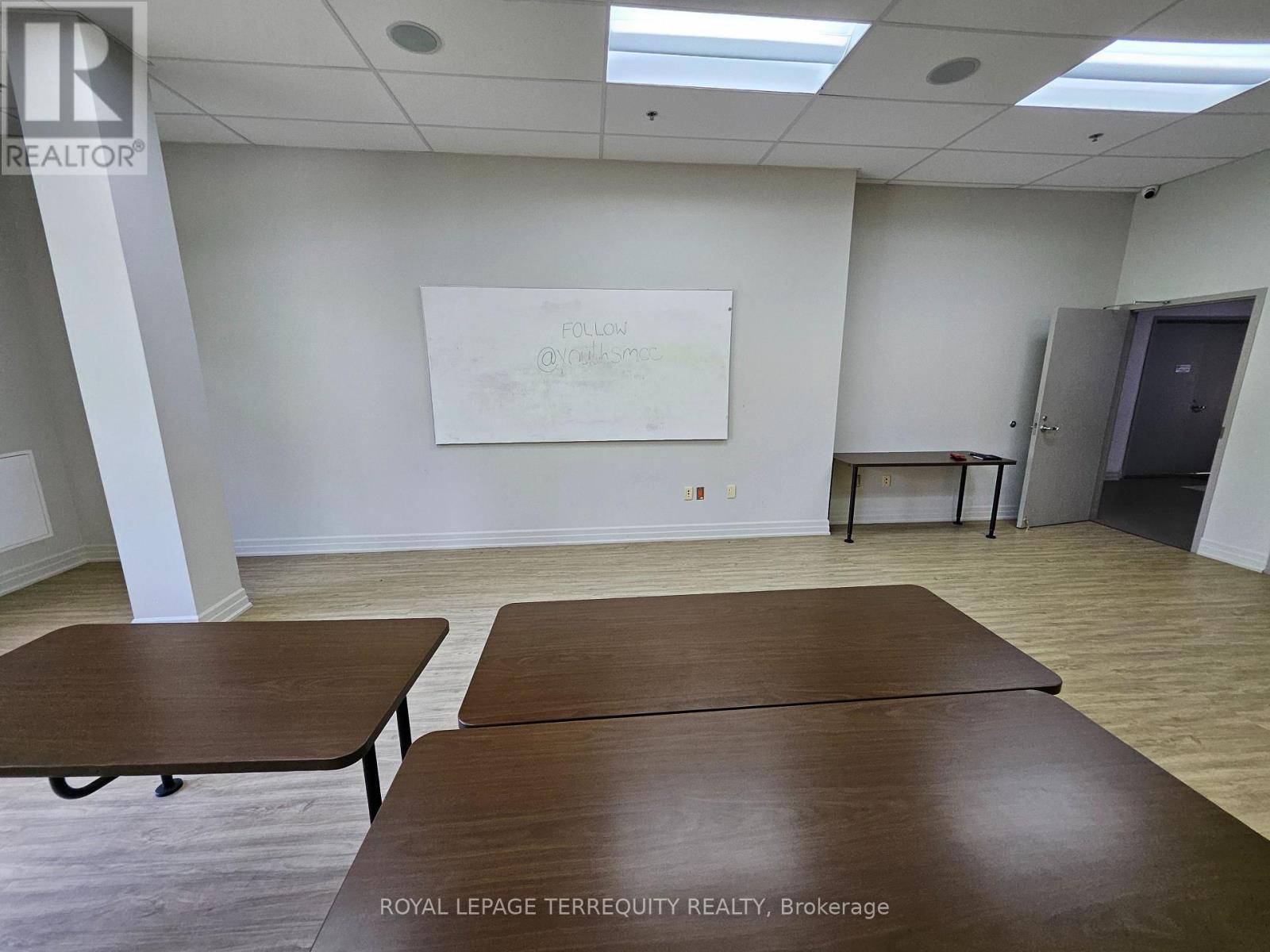 Room C - 9333 Woodbine Avenue Property Photo 17
