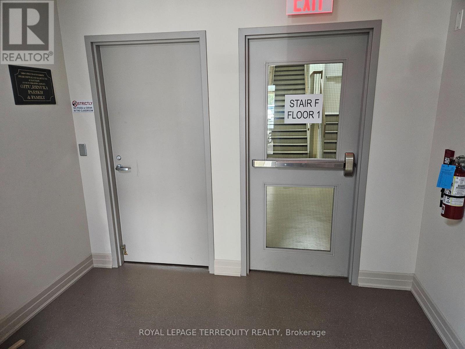 Room C - 9333 Woodbine Avenue Property Photo 18