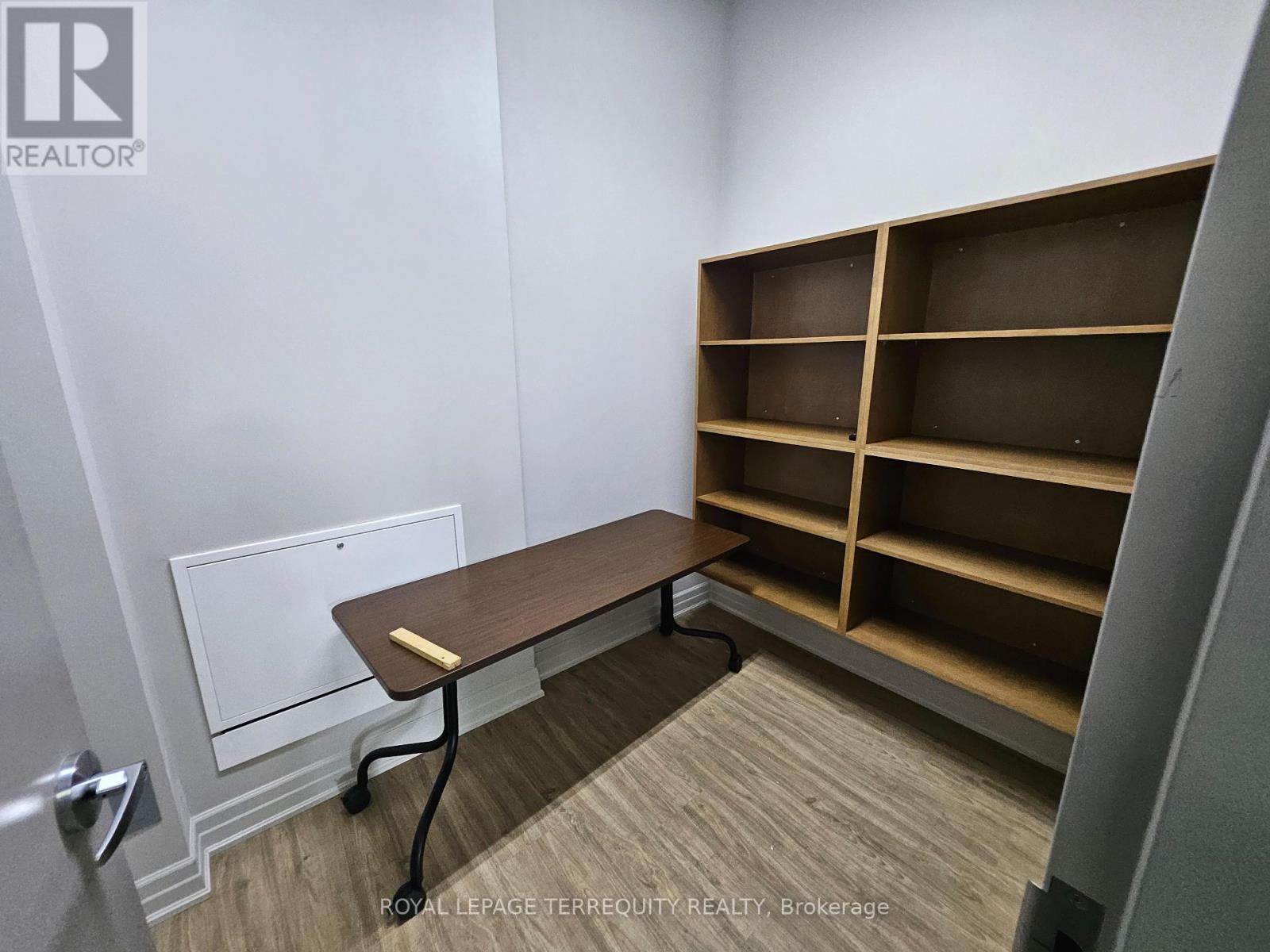 Room C - 9333 Woodbine Avenue Property Photo 19