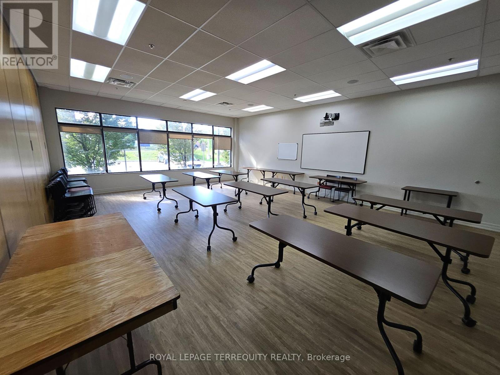 Room B - 9333 Woodbine Avenue Property Photo 15