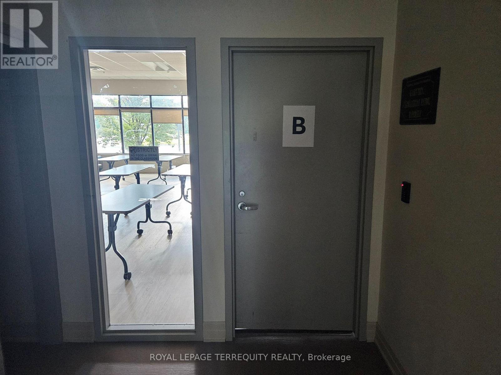 Room B - 9333 Woodbine Avenue Property Photo 18