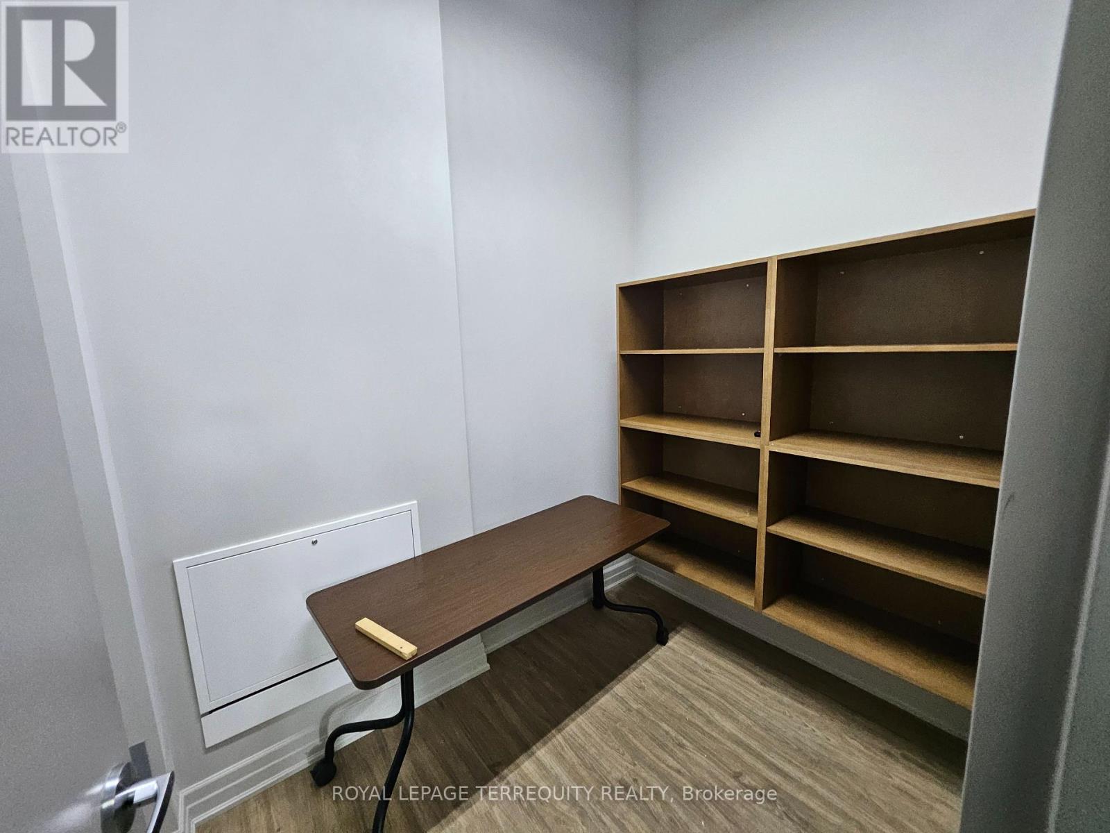 Room B - 9333 Woodbine Avenue Property Photo 19