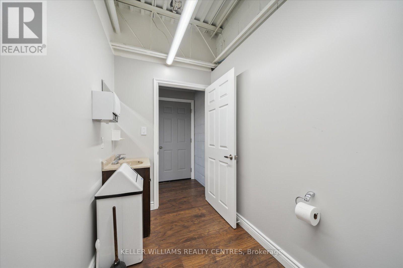19b - 1131 Gorham Street Property Photo 15