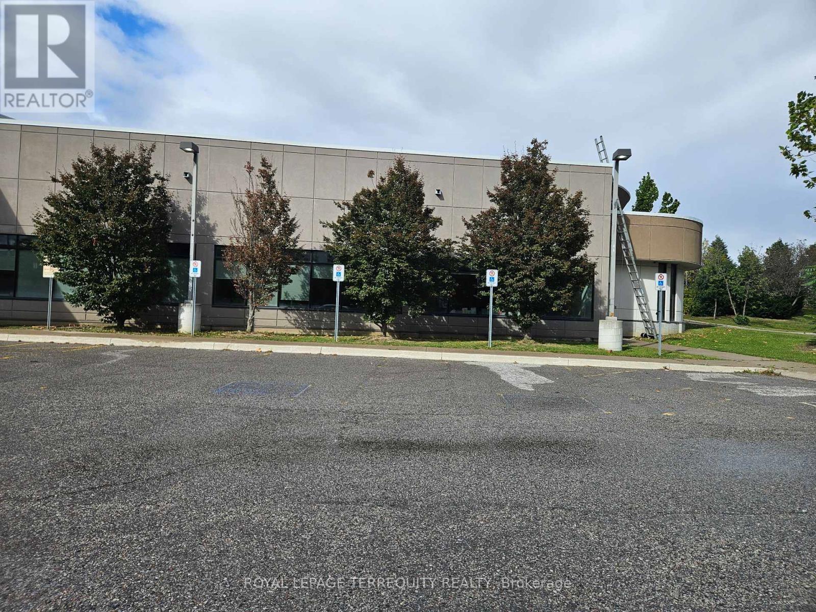 Room A - 9333 Woodbine Avenue Property Photo 4