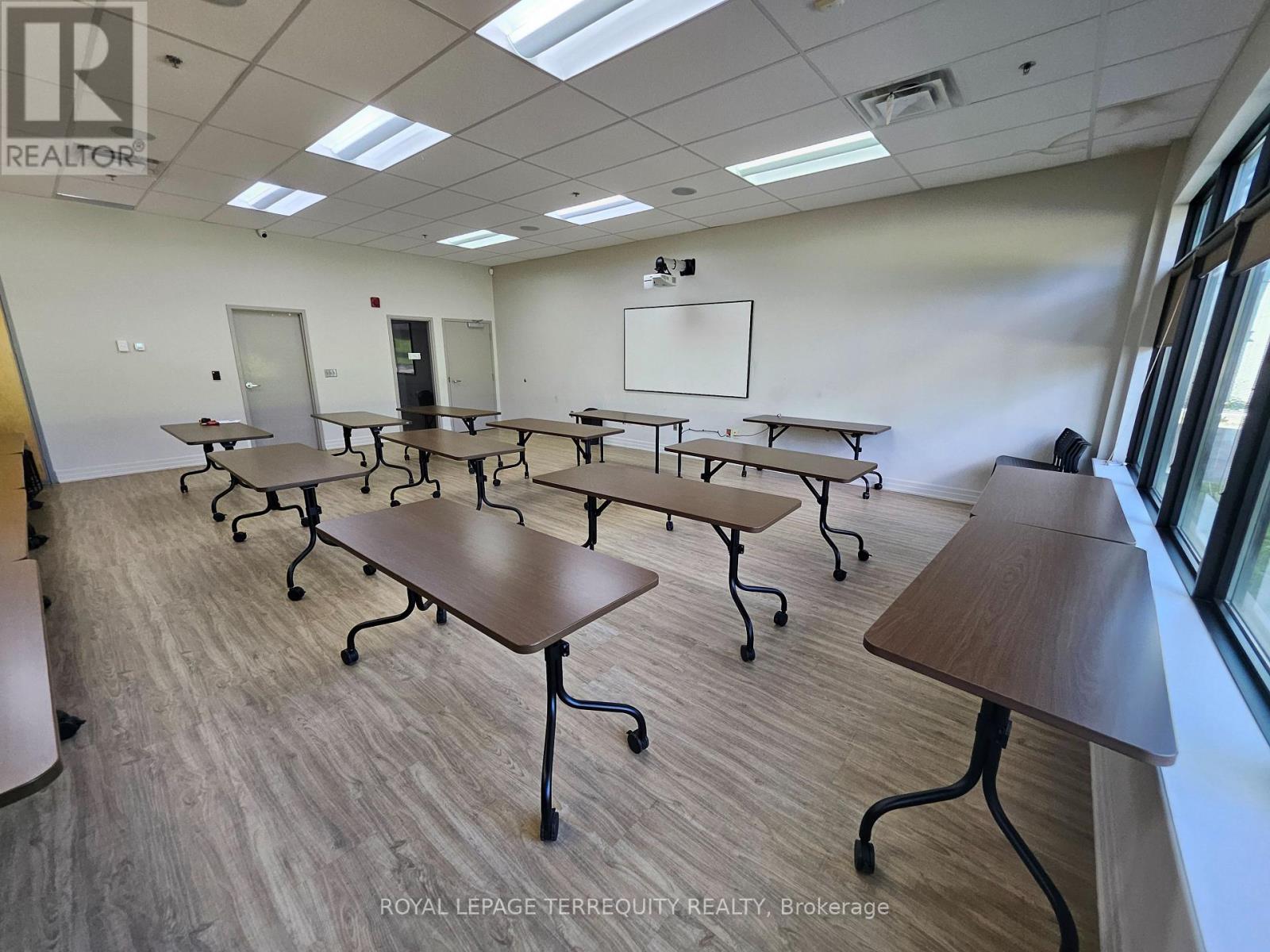 Room A - 9333 Woodbine Avenue Property Photo 16