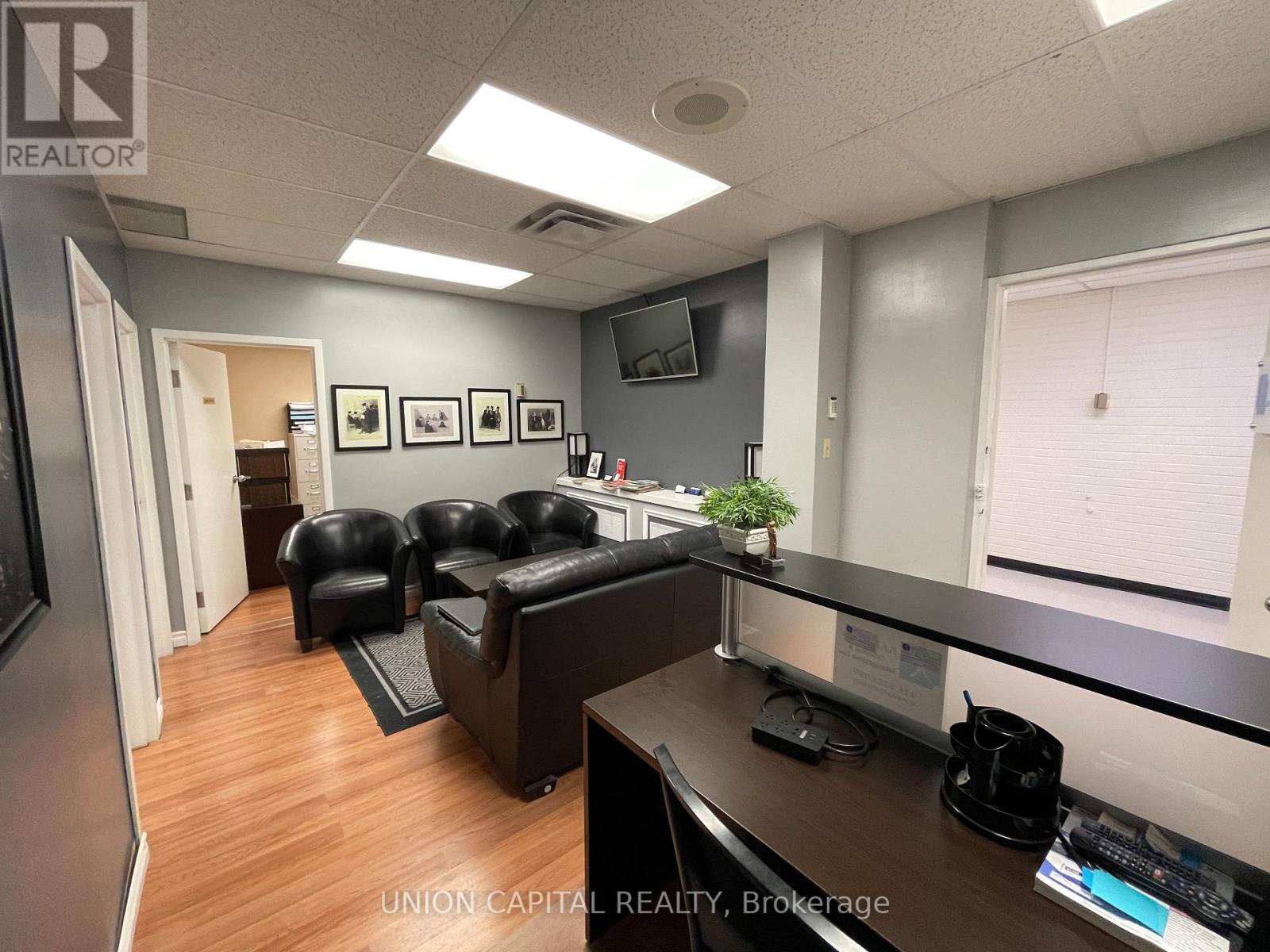 205 - 10211 Yonge Street Property Photo 5