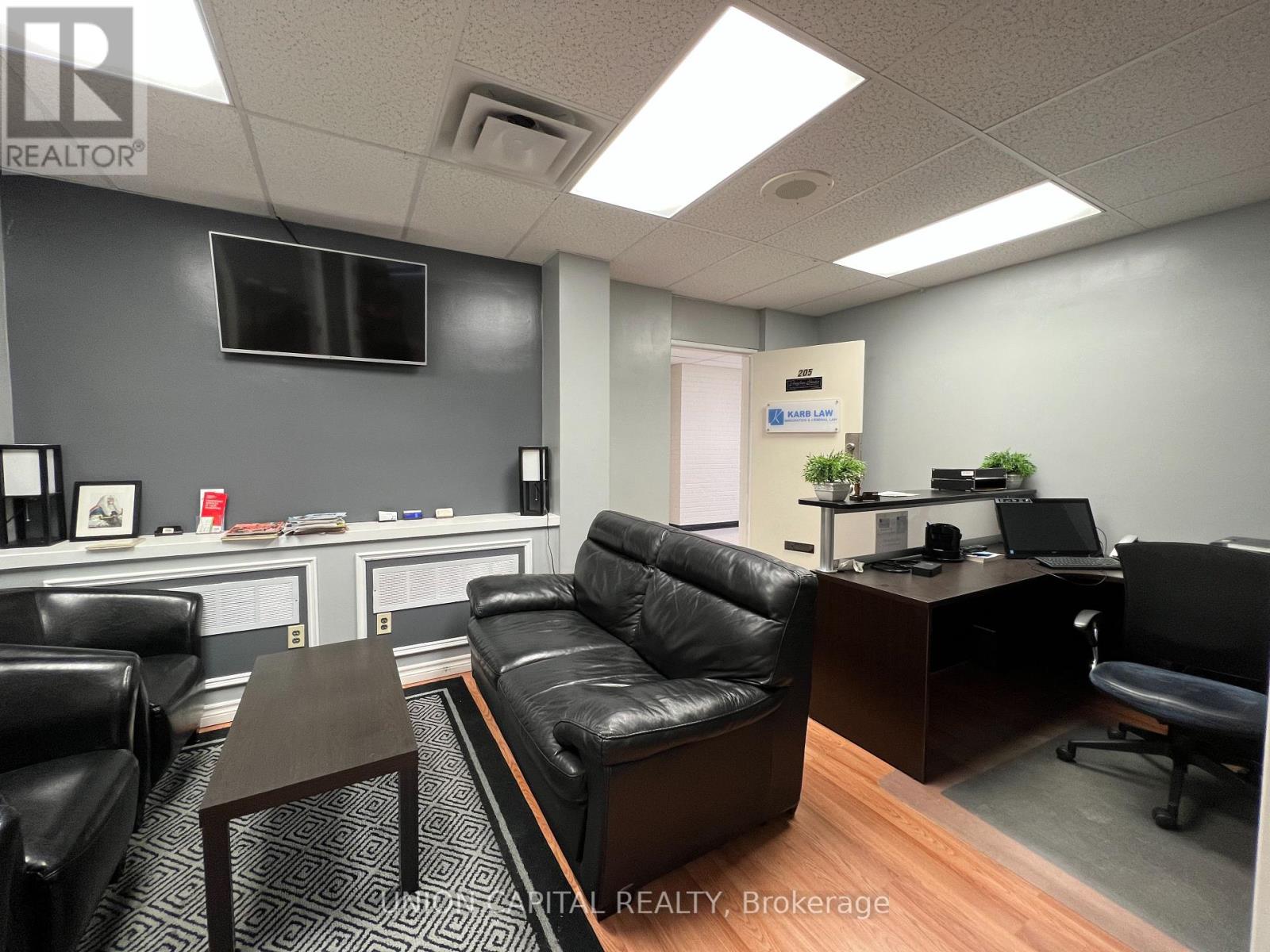 205 - 10211 Yonge Street Property Photo 6
