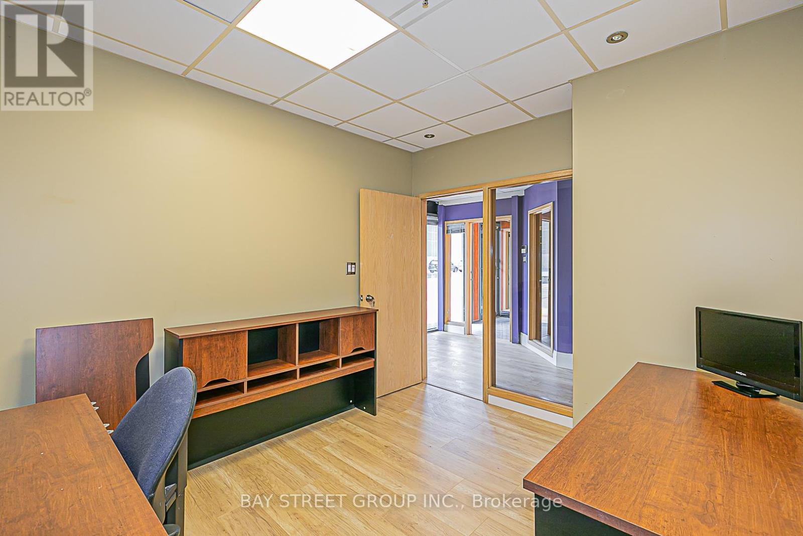 11 & 12 - 60 West Wilmot Street Property Photo 5
