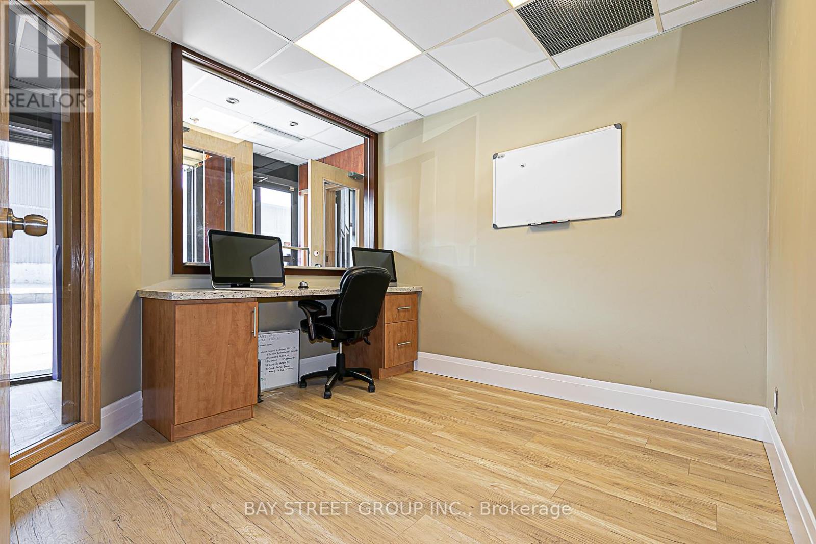 11 & 12 - 60 West Wilmot Street Property Photo 6