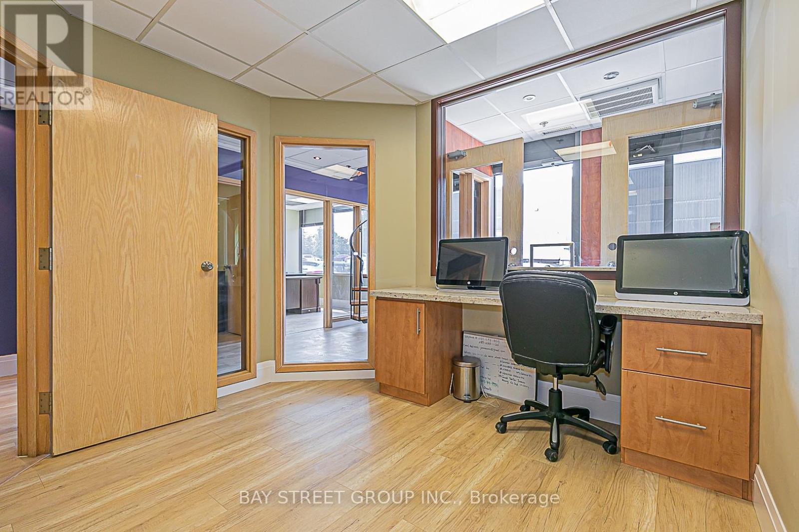 11 & 12 - 60 West Wilmot Street Property Photo 7