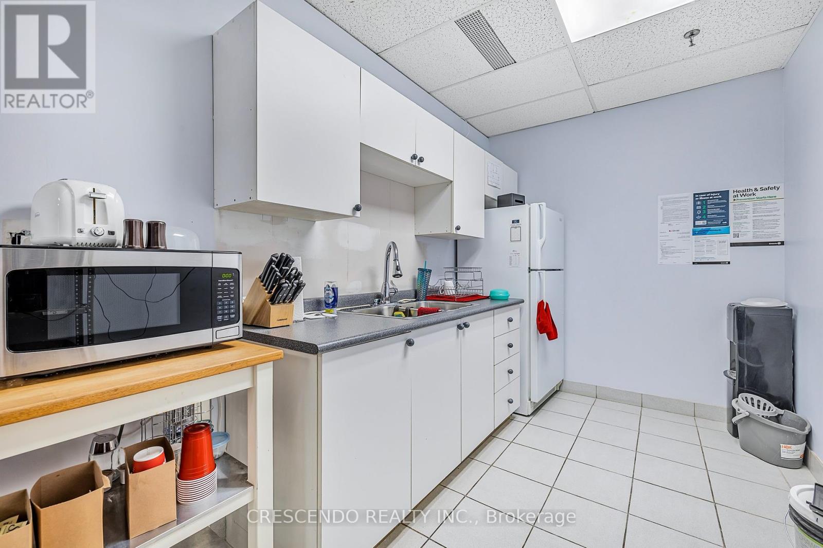 240 - 7050 Weston Road Property Photo 32