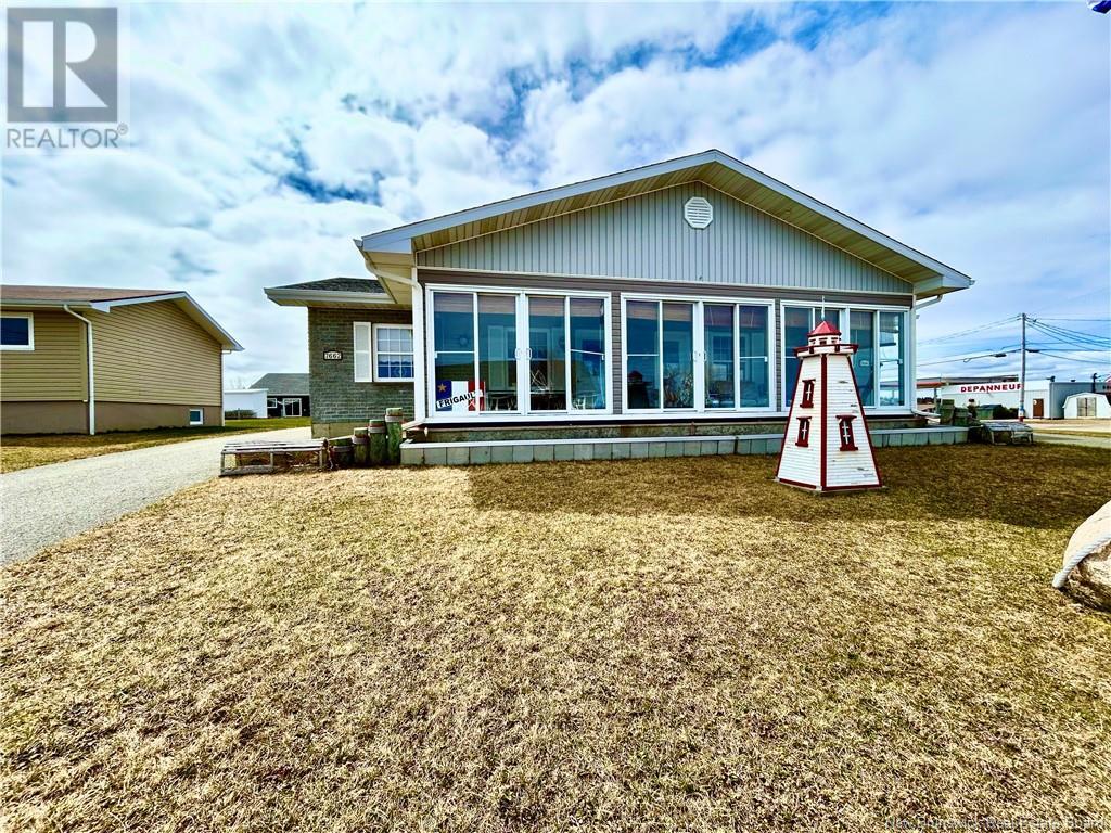 7662 Du Havre Property Photo 1