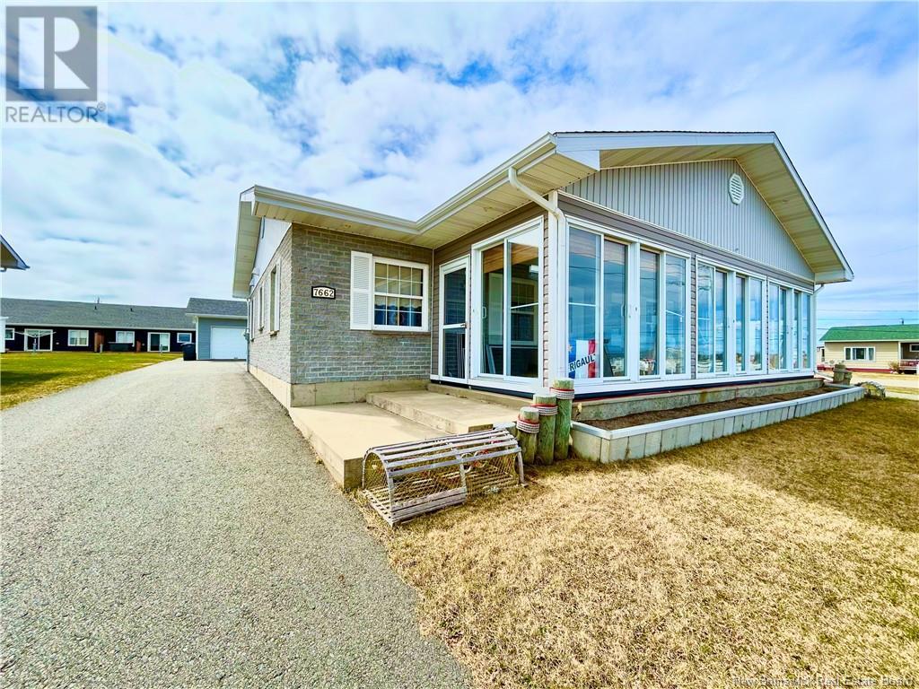 7662 Du Havre Property Photo 3
