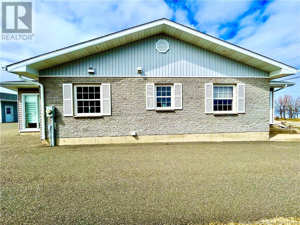 7662 Du Havre Property Photo 5