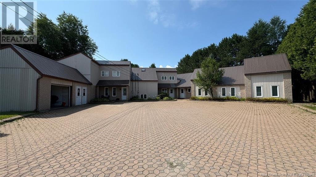 4 Montreuil Property Photo 1