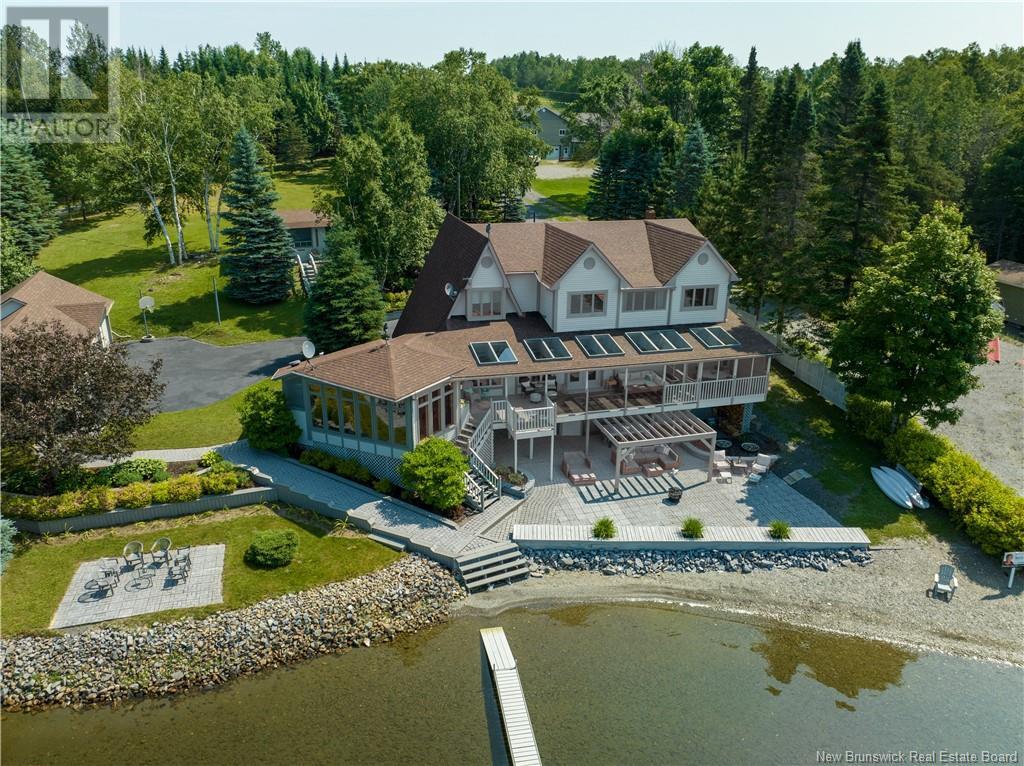 1098 De L'église Road Property Photo