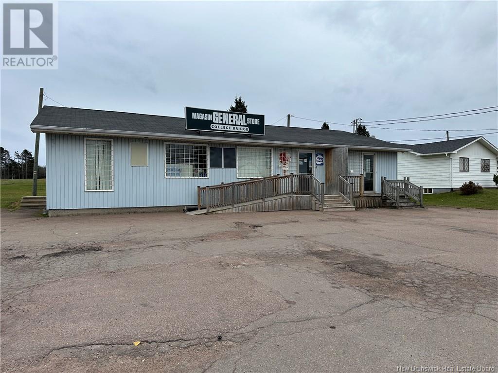 969 Royal Road Property Photo 2