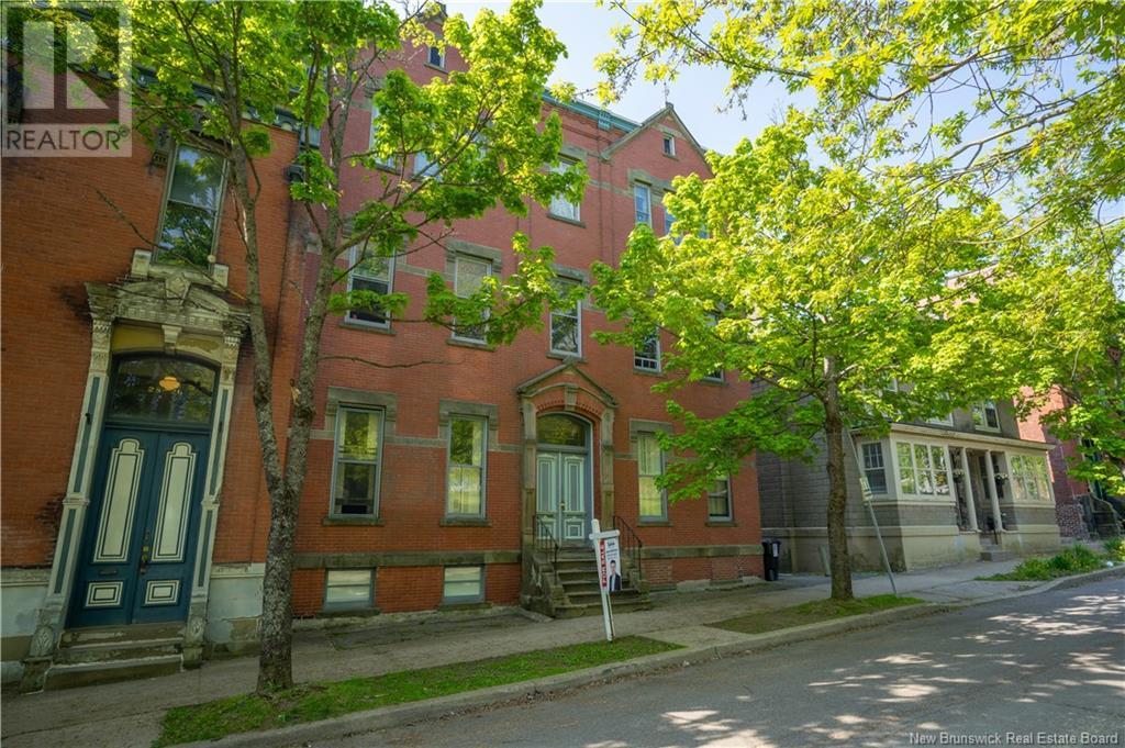 22 Queen Square S. Property Photo 1
