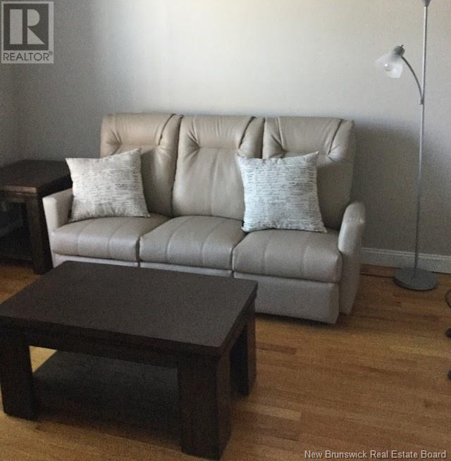 22 Queen Square S. Property Photo 35
