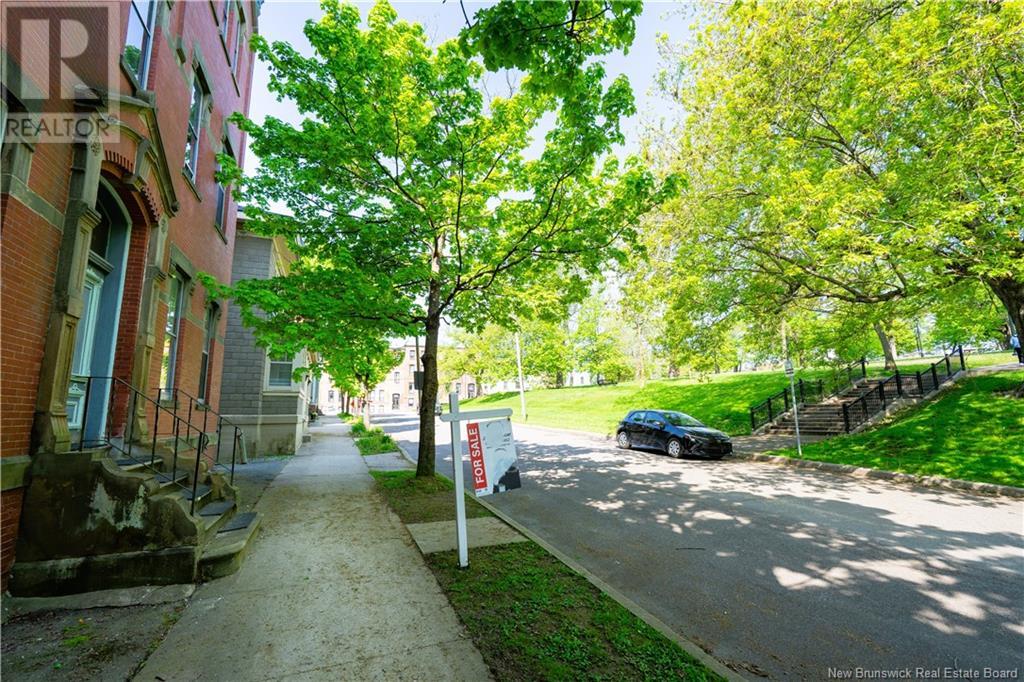 22 Queen Square S. Property Photo 50