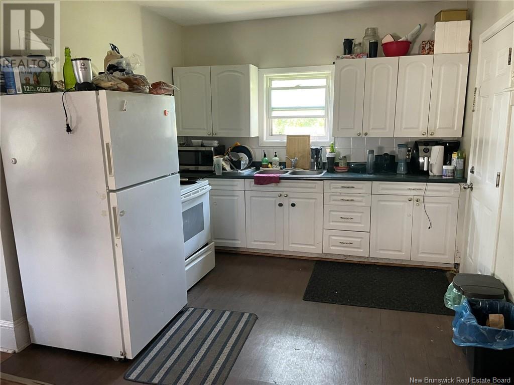 218-220 1/2 Botsford Street Property Photo 3