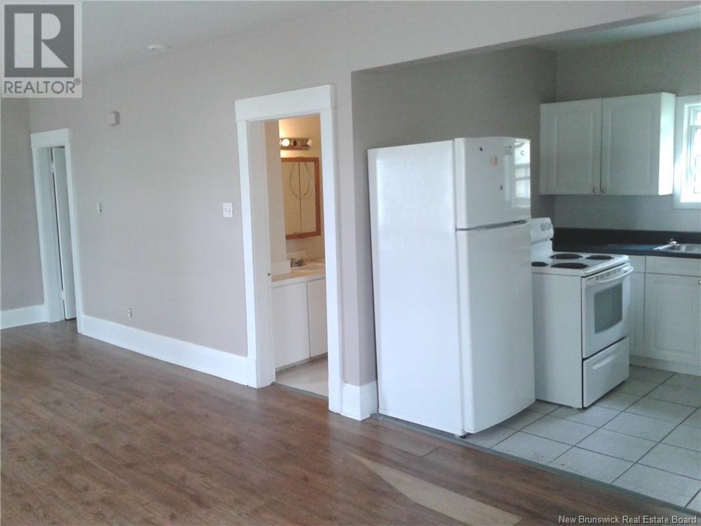 218-220 1/2 Botsford Street Property Photo 4