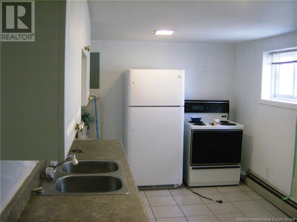 218-220 1/2 Botsford Street Property Photo 9