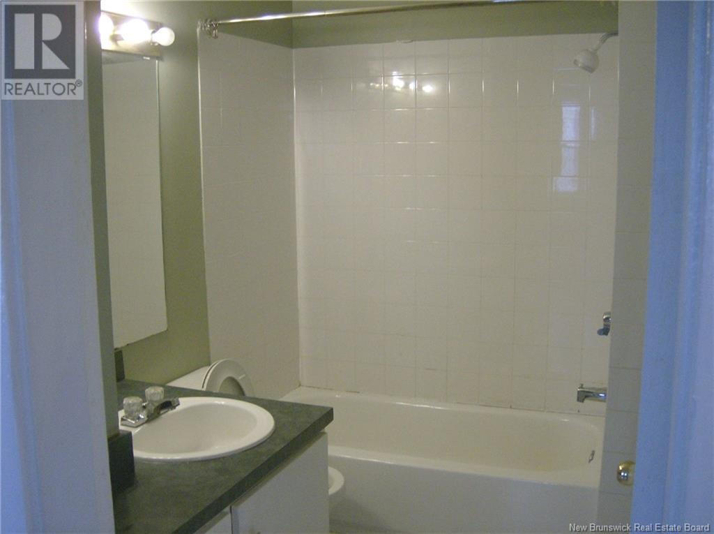 218-220 1/2 Botsford Street Property Photo 31