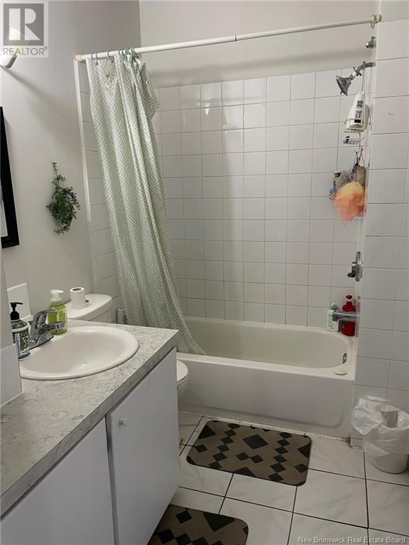 218-220 1/2 Botsford Street Property Photo 33