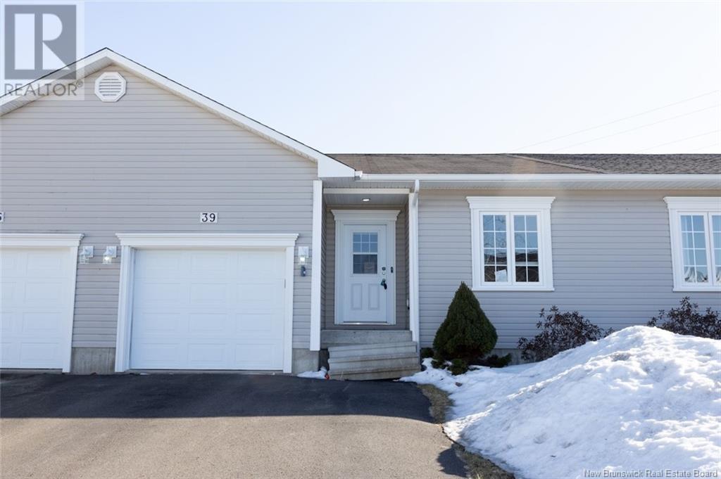 39 Ridgeline Crescent Property Photo