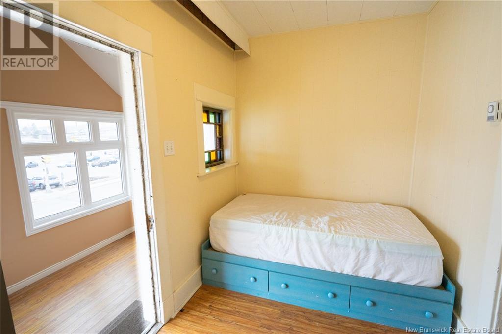 82-84 Lansdowne Avenue Property Photo 7