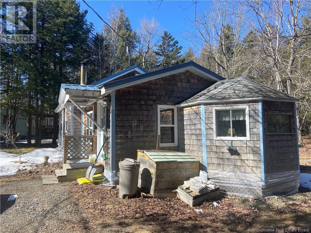 23 Leslie Lane Property Photo 2