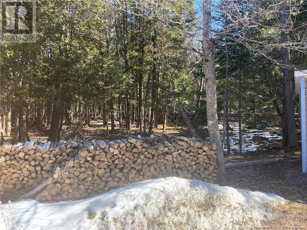 23 Leslie Lane Property Photo 5